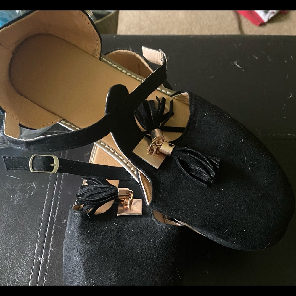 Shoes - Picture 3 of 4